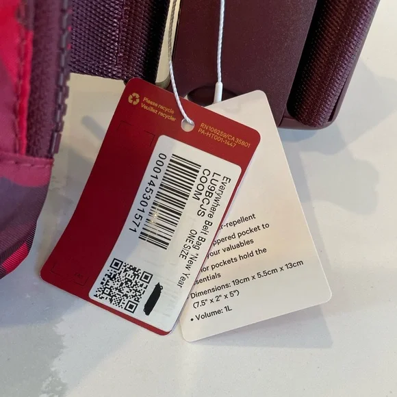 Lululemon Everywhere Belt Bag Lunar Year Red Rabbits 1L - Picture 11 of 12